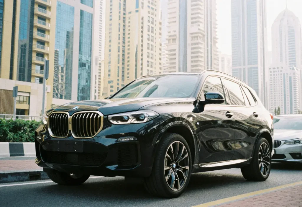 Which Is Better Offline vs Online Car Rental Booking Dubai?